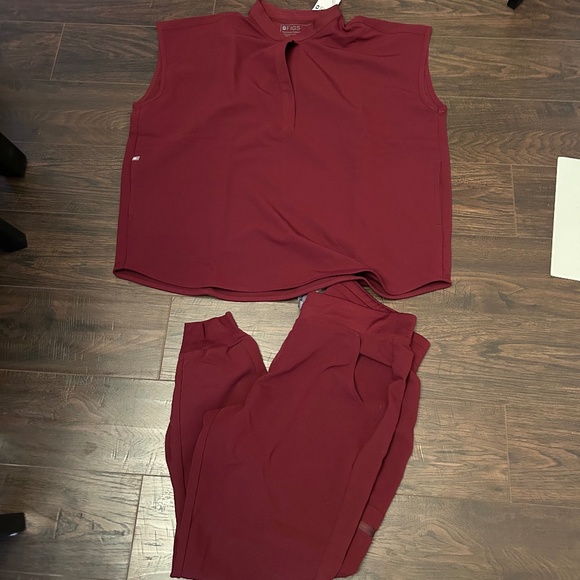 Figs Other - NWT Burgundy Figs Technical Collection Scrub Set